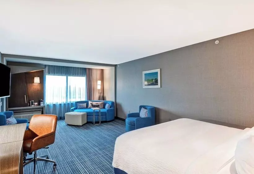 Hotelli Courtyard By Marriott Long Island Islip/courthouse Complex