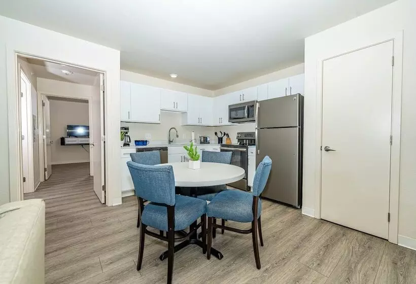 Soka Suites Dallas   Las Colinas