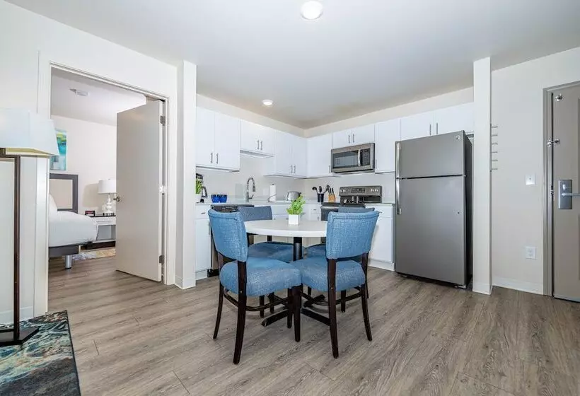 Soka Suites Dallas   Las Colinas