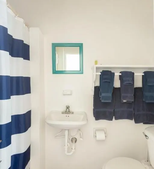 پانسیون Trade Winds Restaurant & Guest House