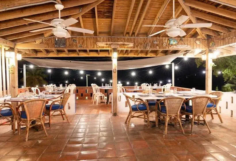 پانسیون Trade Winds Restaurant & Guest House