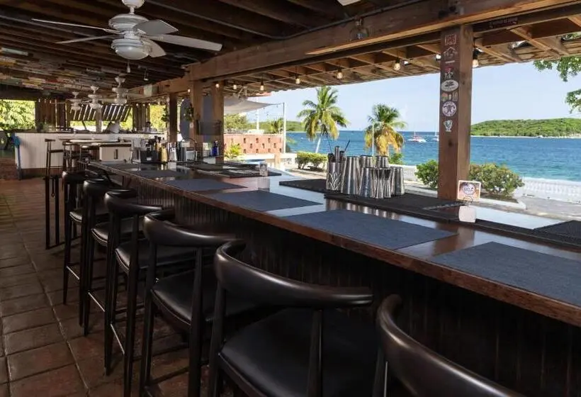 پانسیون Trade Winds Restaurant & Guest House