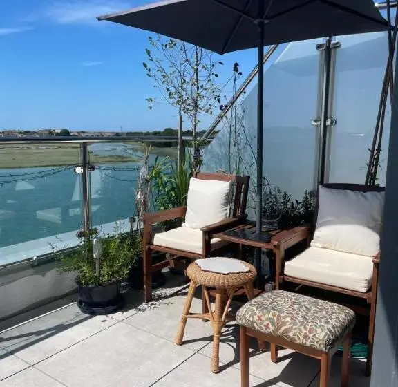ペンション Special Occasion, Stunning Sea View Balconied Suite