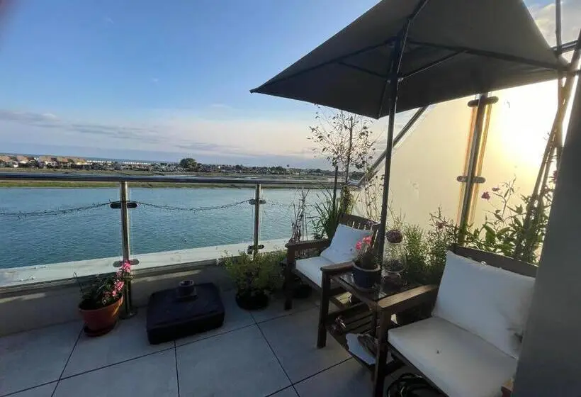 ペンション Special Occasion, Stunning Sea View Balconied Suite