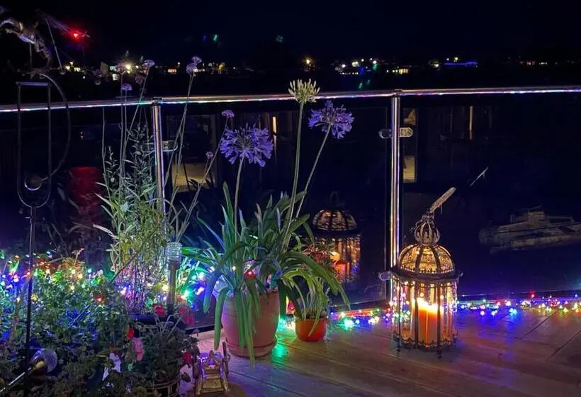 ペンション Special Occasion, Stunning Sea View Balconied Suite