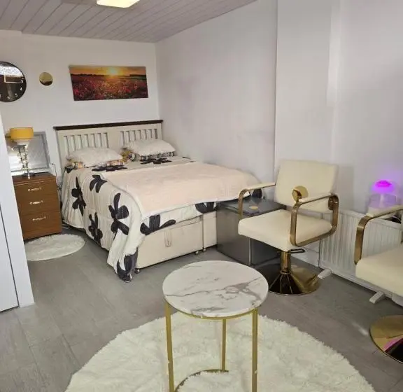ペンション A Bedsit For Busy Minds Made To Relax And Unwind