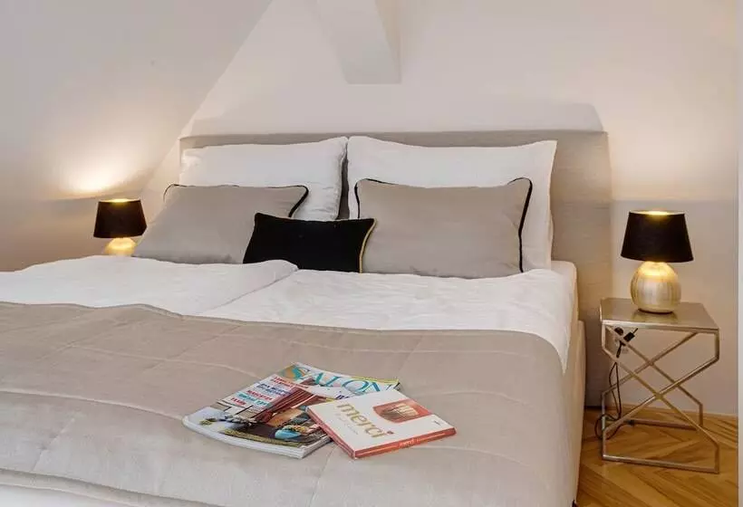 Gold Art Apartments