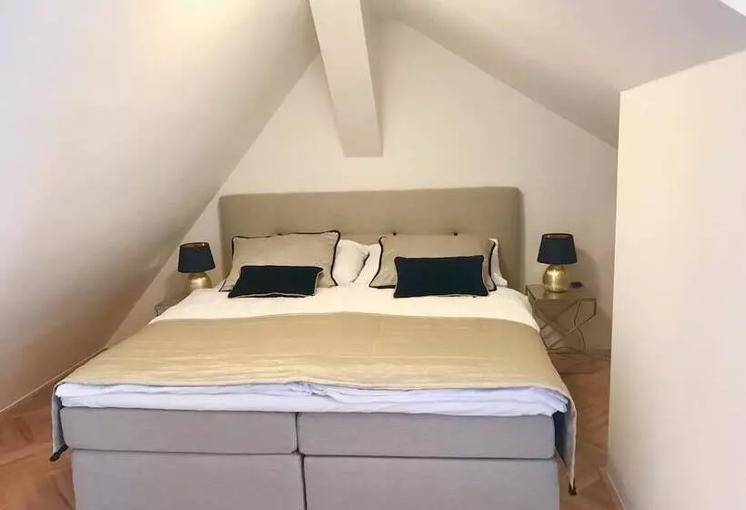 Gold Art Apartments