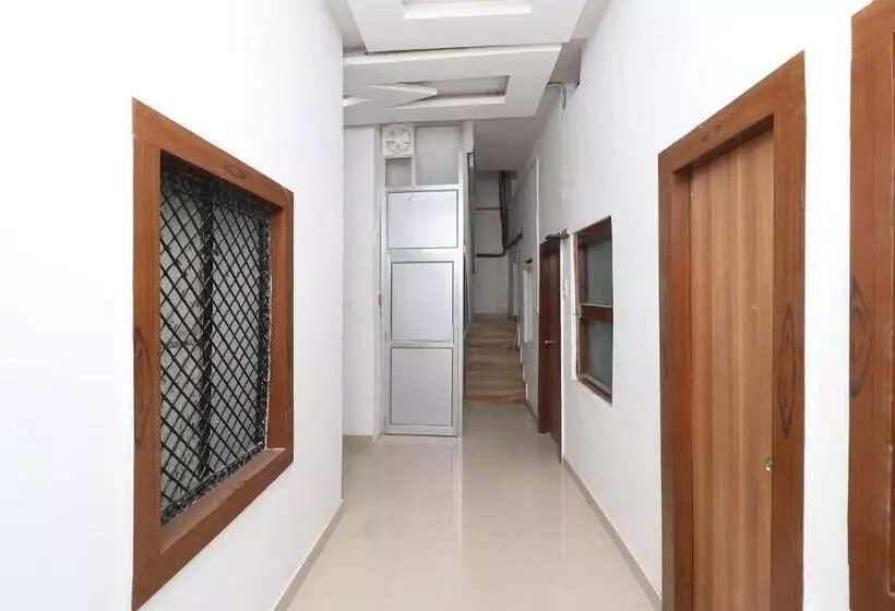 Hotelli Oyo 29570 Swastik Resort