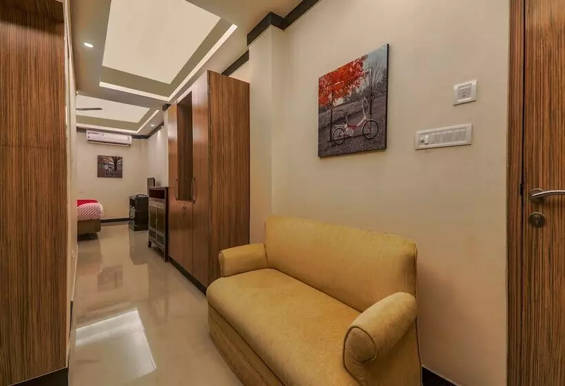هتل Capital O 16719 Airport Guest House