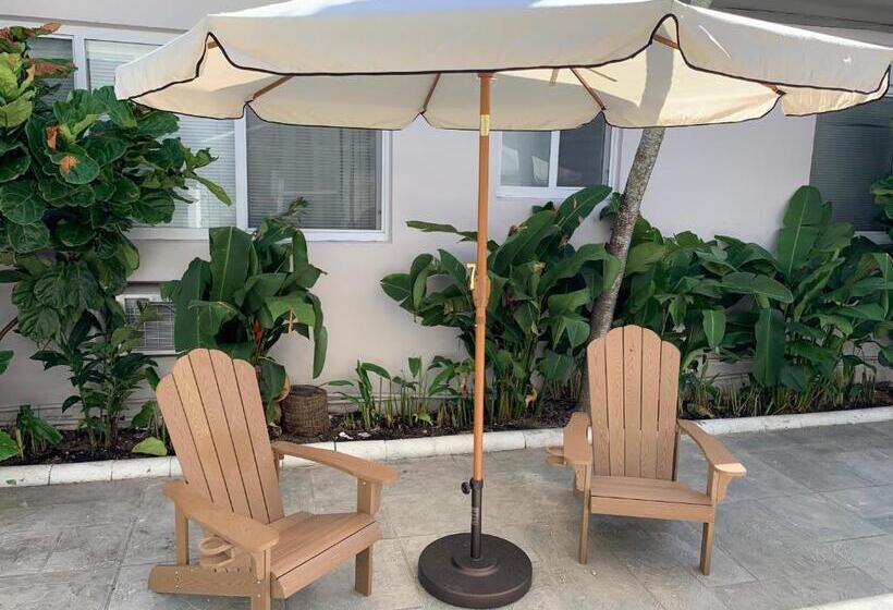 فندق Tiana Beach Inn