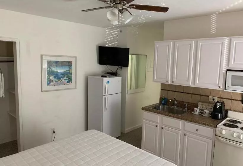 هتل Tiana Beach Inn