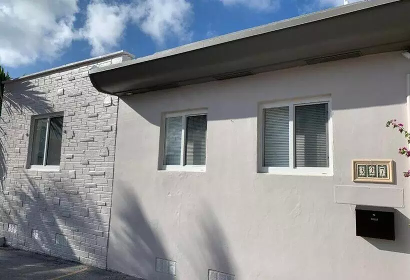 هتل Tiana Beach Inn