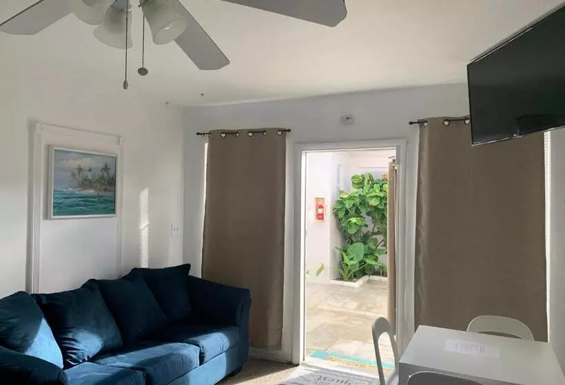 هتل Tiana Beach Inn