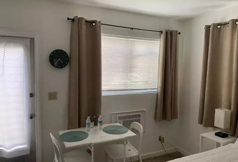 هتل Tiana Beach Inn