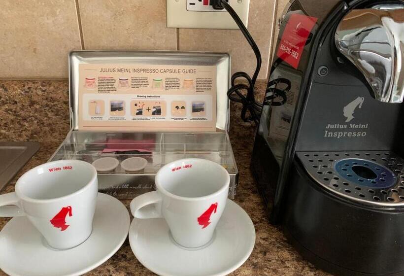 فندق Tiana Beach Inn