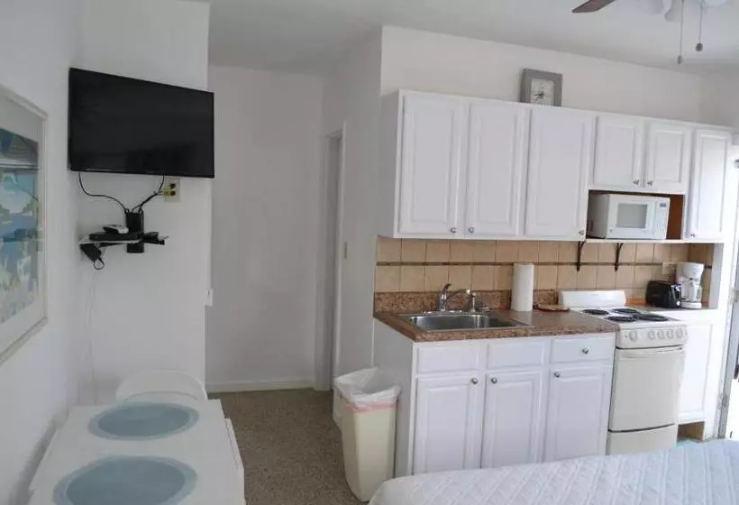 هتل Tiana Beach Inn