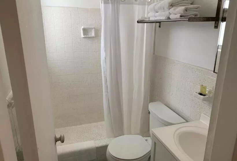 هتل Tiana Beach Inn