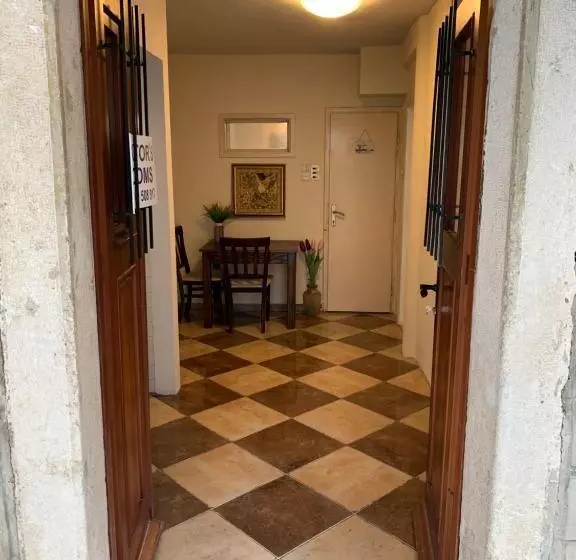 ペンション Viktor Rooms