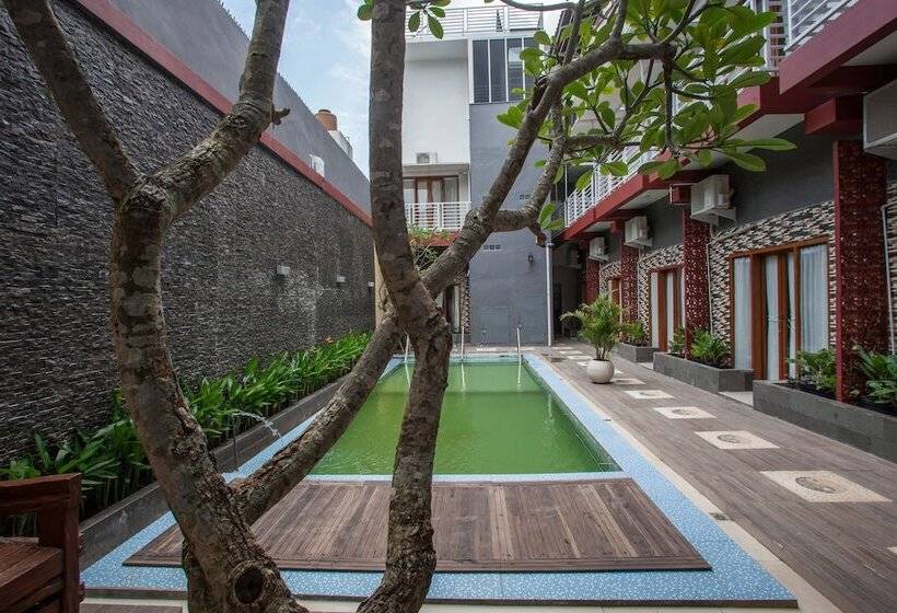 بنسيون Reddoorz Premium @ Jalan Cengkeh Malang