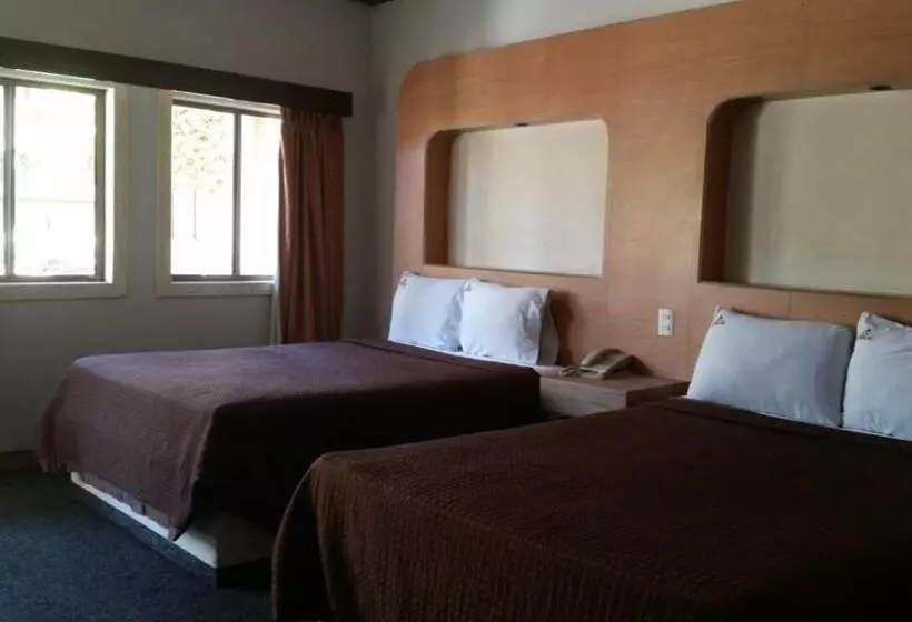 Hotelli Azteca Inn
