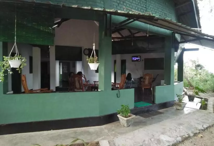 ホテル Udawalawe Wildlife & Nature Protection Bungalow
