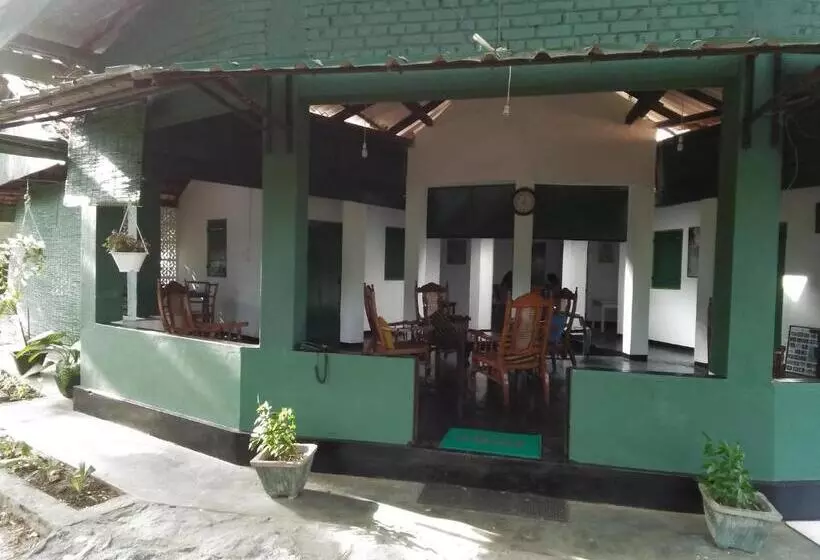 ホテル Udawalawe Wildlife & Nature Protection Bungalow