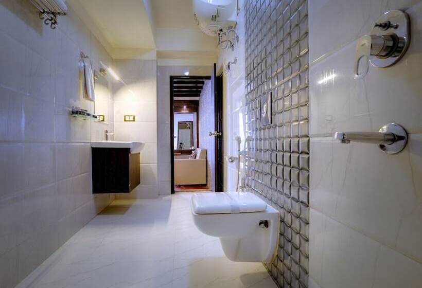 Udaan Olive Hotel & Spa Pelling