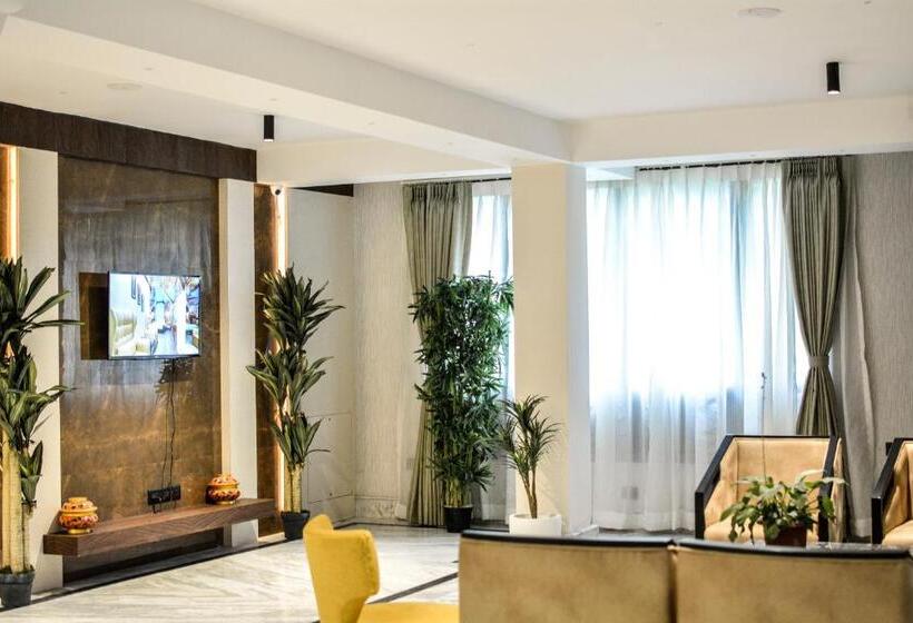 Udaan Olive Hotel & Spa Pelling