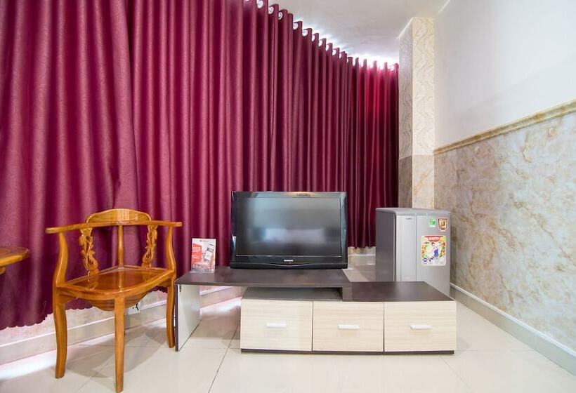 هتل Reddoorz Plus Near Mien Tay Bus Station 2