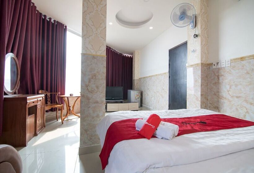 هتل Reddoorz Plus Near Mien Tay Bus Station 2