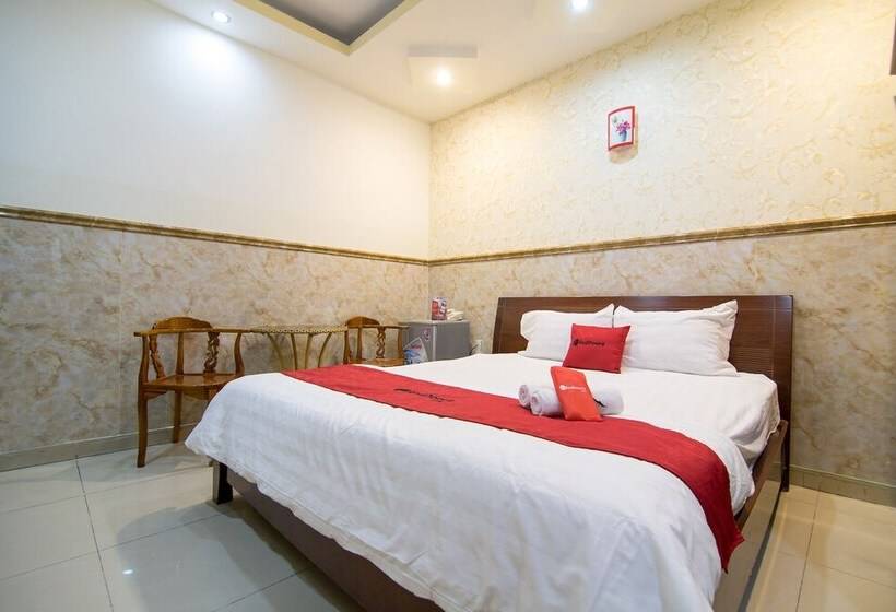 هتل Reddoorz Plus Near Mien Tay Bus Station 2