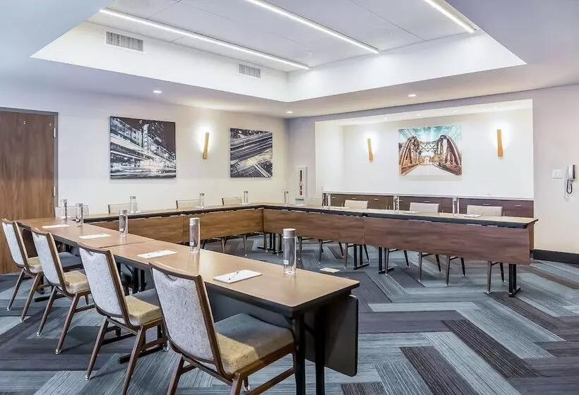 هتل Hampton Inn & Suites Bridgeview Chicago