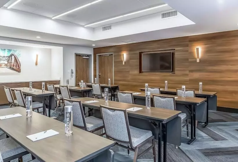 هتل Hampton Inn & Suites Bridgeview Chicago