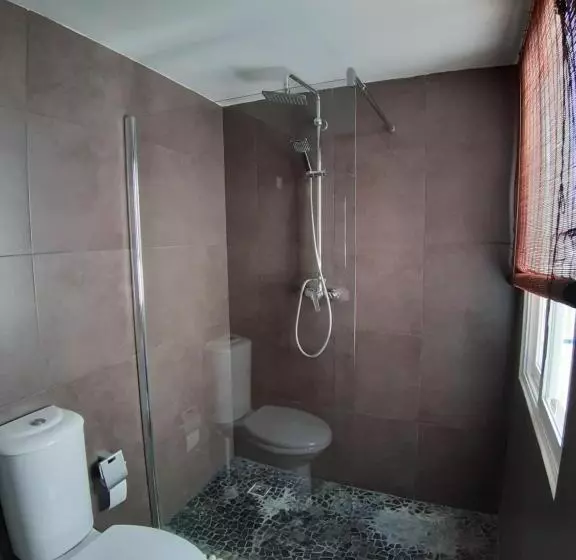 پانسیون Ananda Beach Rooms