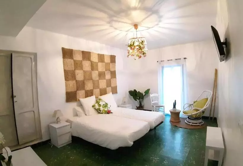 پانسیون Ananda Beach Rooms