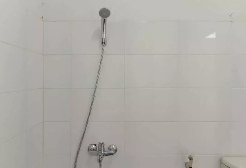 ホテル Reddoorz Syariah Near Universitas Negeri Padang