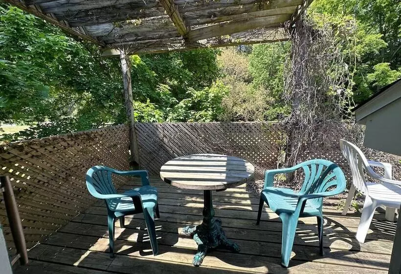 Motelli Maple Lane Empire