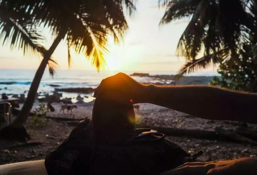 Retkeilymaja Salty Enthusiasts Share House & Villas