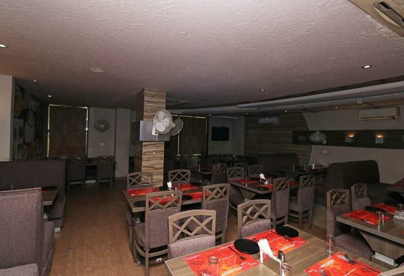 Oyo 30119 Hotel Kanishk