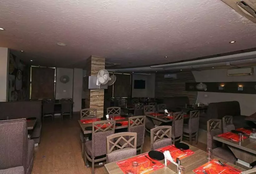 Oyo 30119 Hotel Kanishk