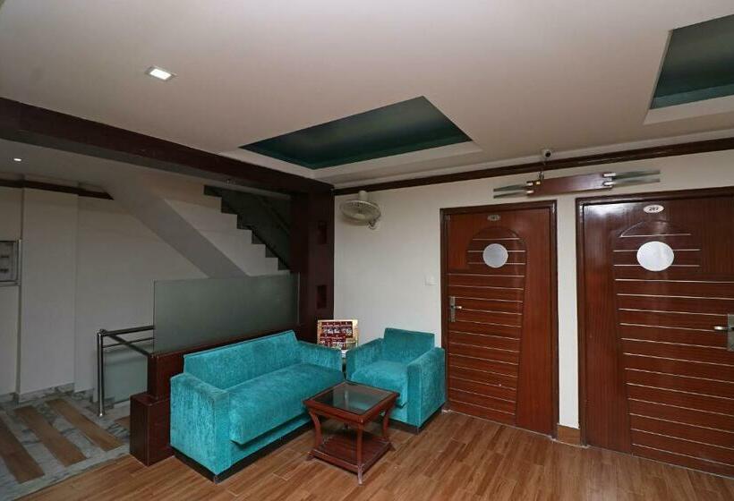 Oyo 30119 Hotel Kanishk