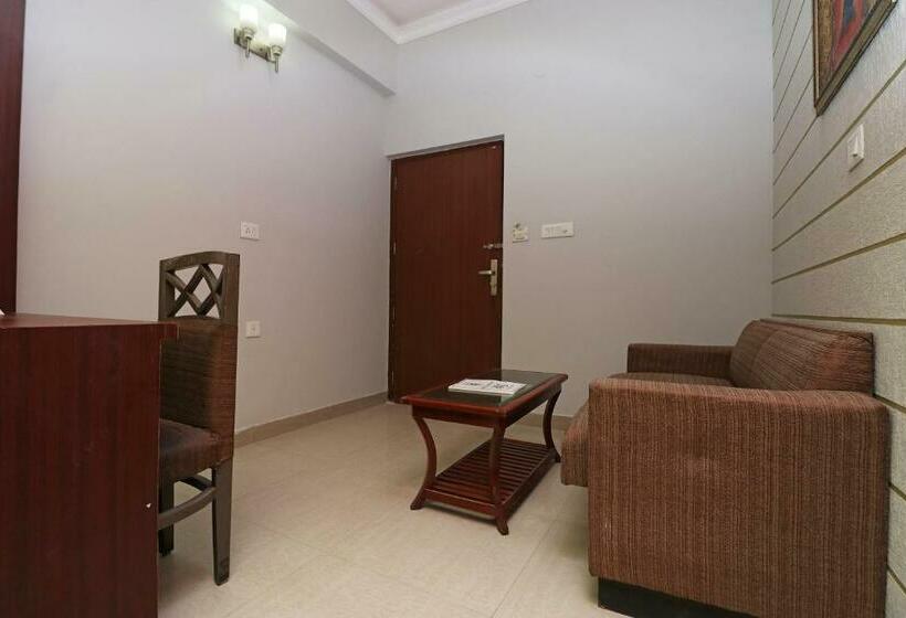 Oyo 30119 Hotel Kanishk