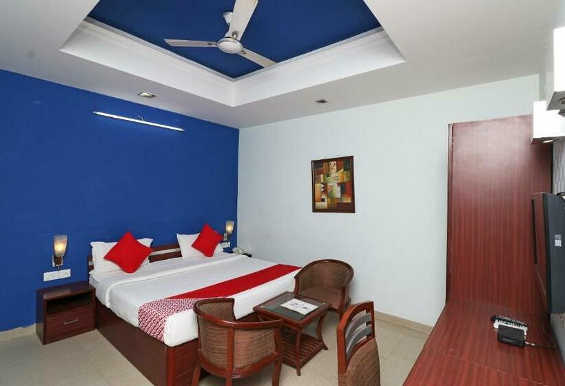 Oyo 30119 Hotel Kanishk