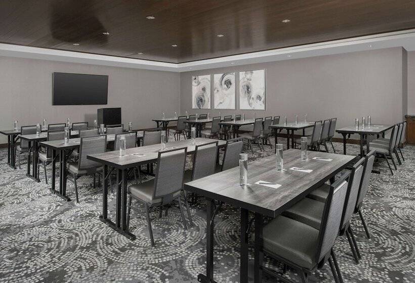 فندق Embassy Suites By Hilton Knoxville Downtown