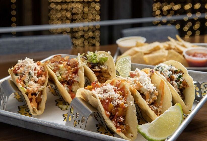 فندق Embassy Suites By Hilton Knoxville Downtown