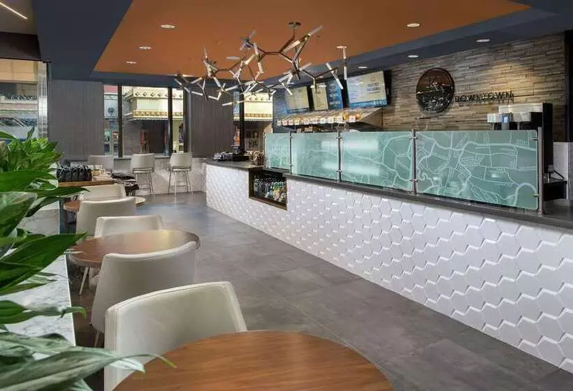 ホテル Embassy Suites By Hilton Knoxville Downtown