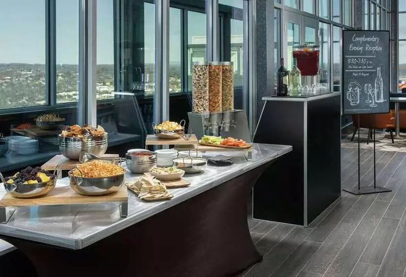 ホテル Embassy Suites By Hilton Knoxville Downtown