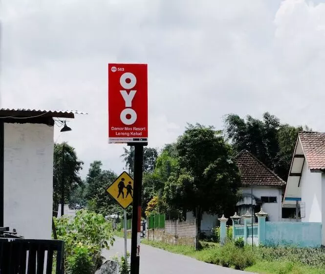 ホテル Reddoorz At Damar Mas Gunung Kelud Kediri