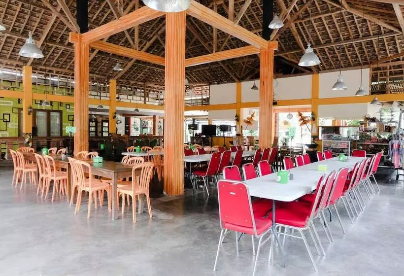 ホテル Reddoorz At Damar Mas Gunung Kelud Kediri